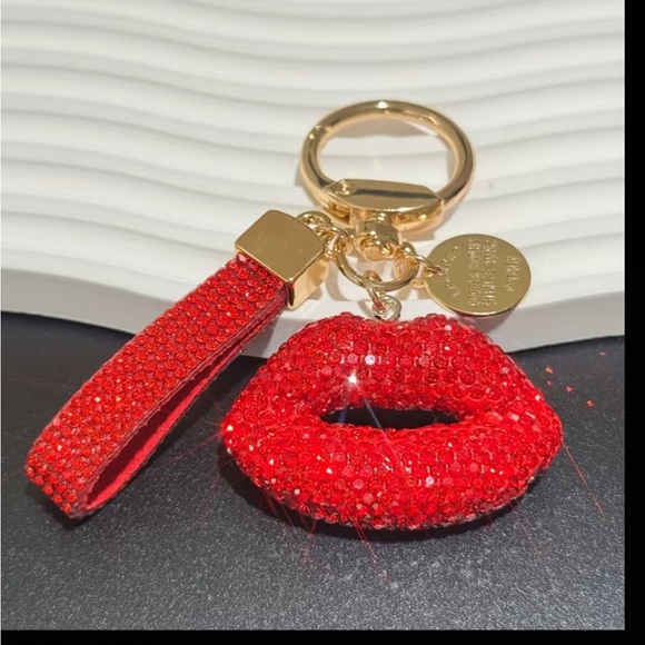 Sparkling Lip Keychains - Picture 3 of 8